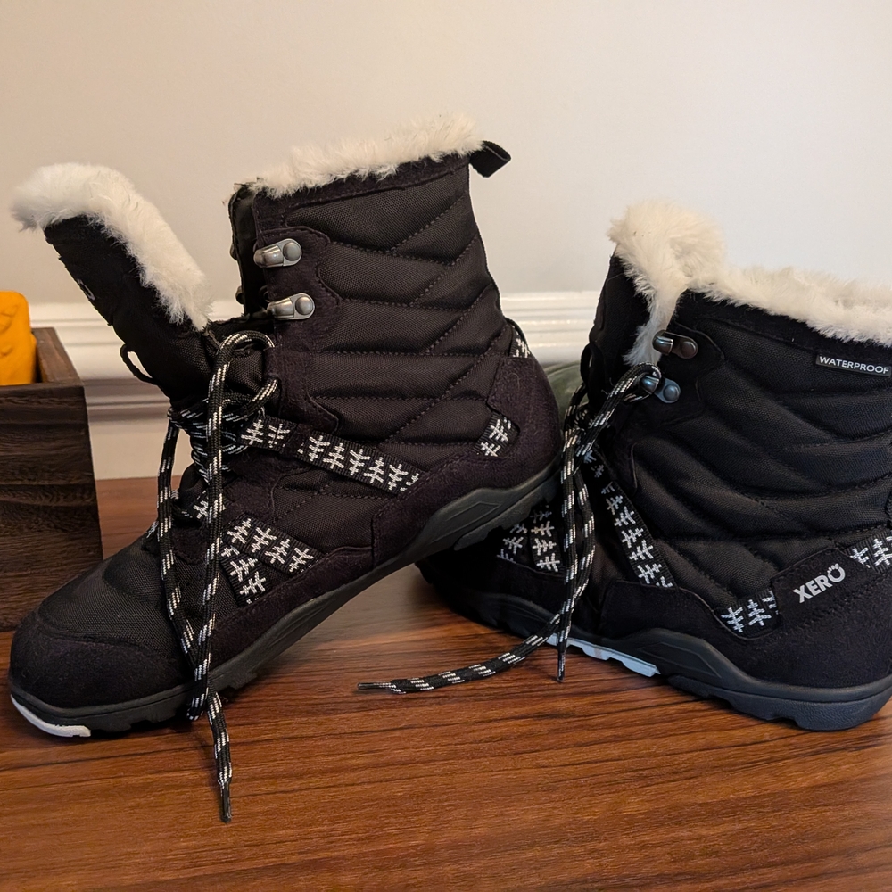 Xero Black Women's Alpine 8.5 Winter Boots with White Fur Trim - Picture 2 of 5
